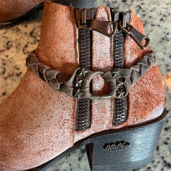 Women’s Miss Macie 100% Leather made in Mexico distressed harness boots size 9 - Picture 3 of 7